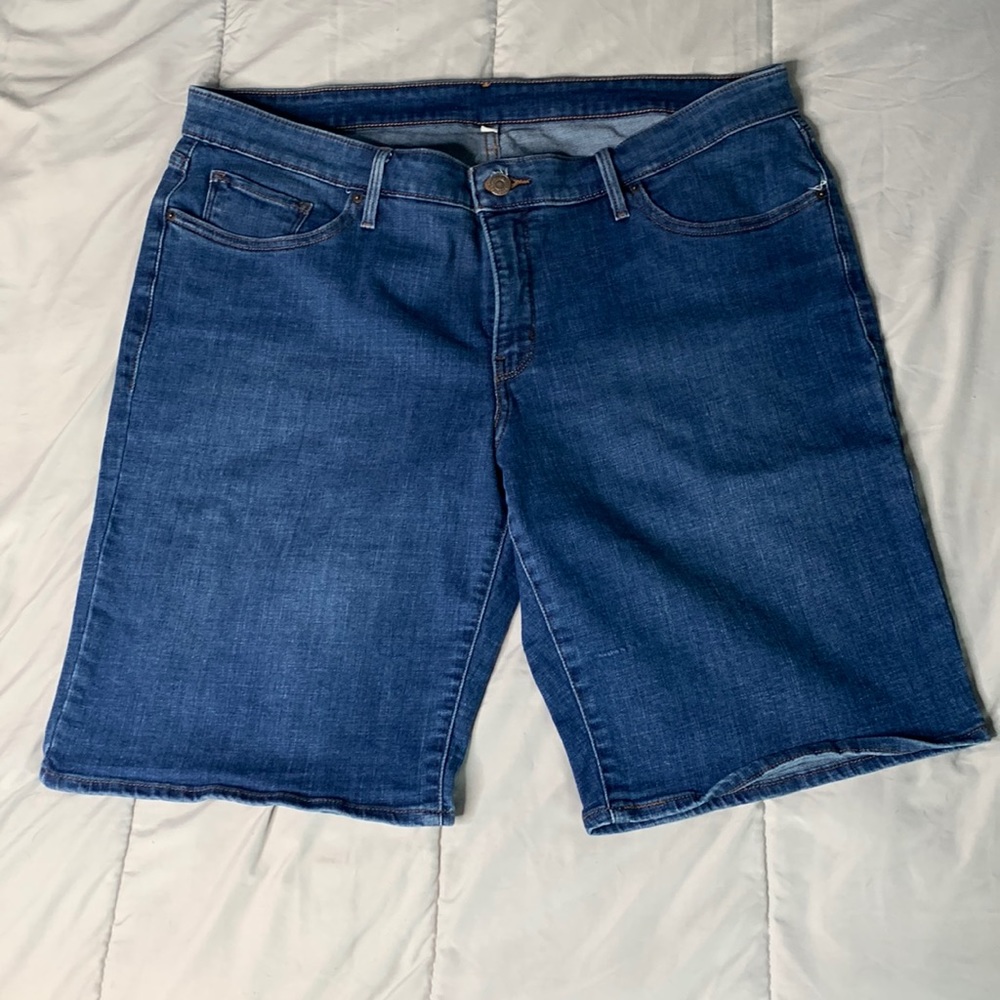 Plus size Levi shorts